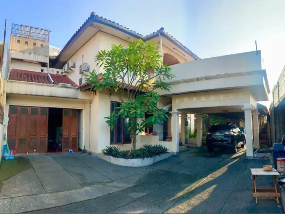 RUMAH HOOK DI CLUSTER MEWAH KAMPUNG RAMBUTAN NYAMAN DAN TERAWAT