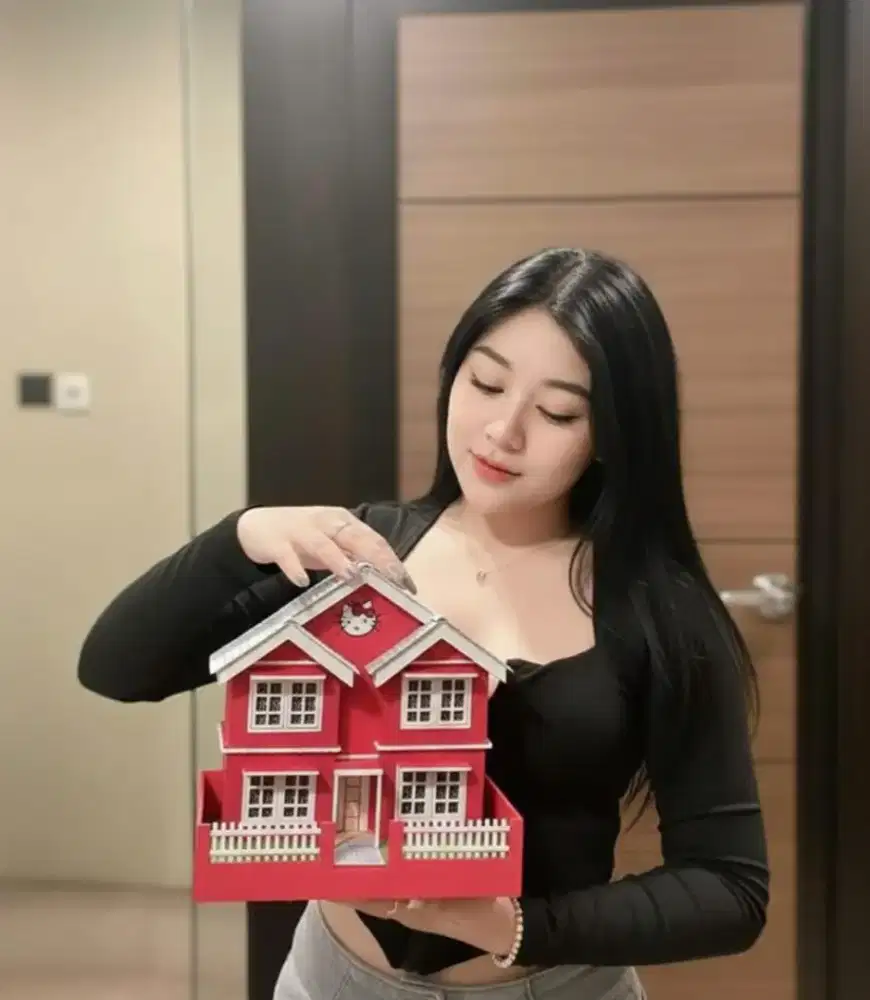 Miniatur rumah dongeng hello kitty dengan skala 1/64