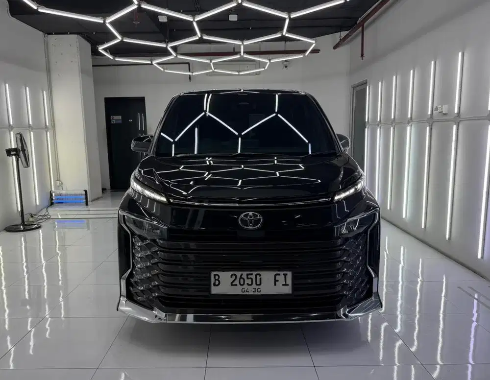 [ LIKE NEW ] Toyota New Voxy 2.0 2023 facelift TSS