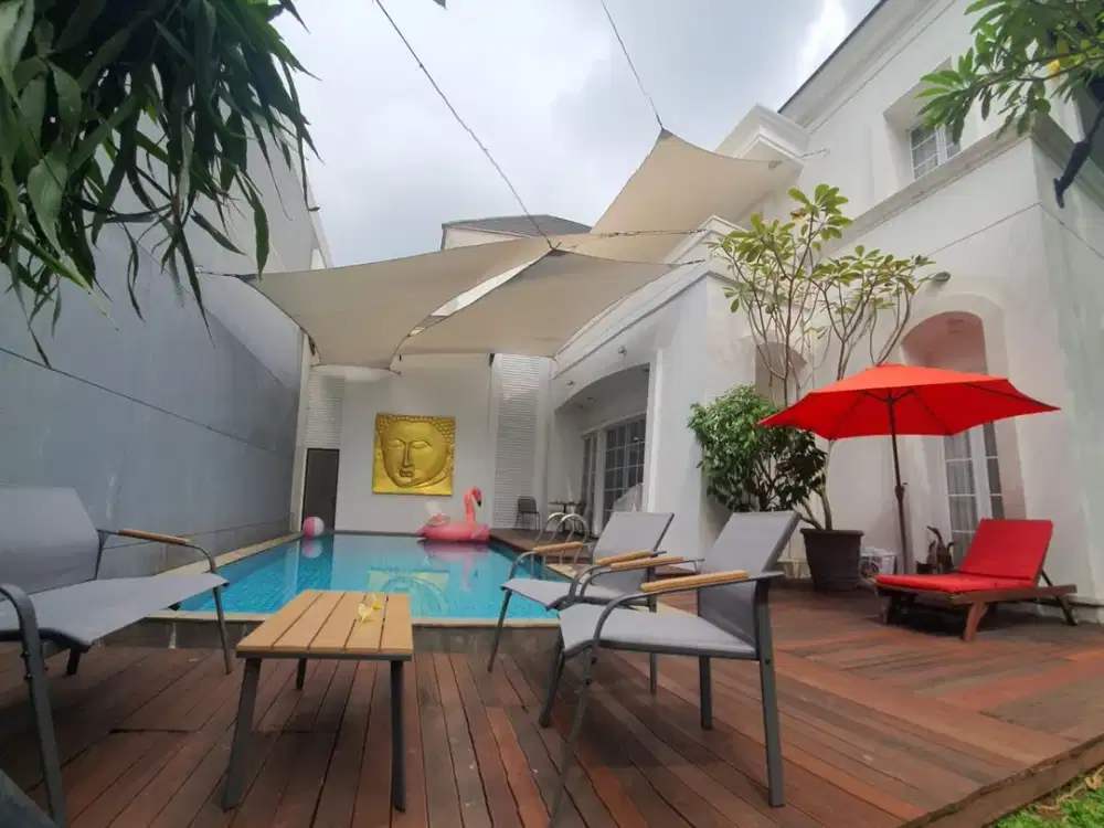 Rumah 2 Lantai 4+2 Kamar Timur Kolam Renang di Depark