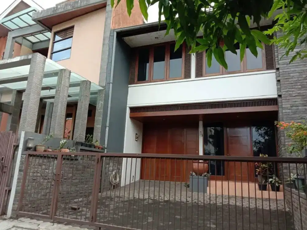 Rumah Lux Asri desain Arsitek di Setraduta