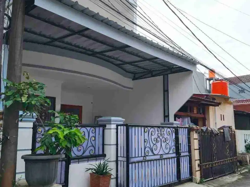 Rumah Siap Huni Dekat Taman Bermain di Taman Harapan Baru, Bekasi