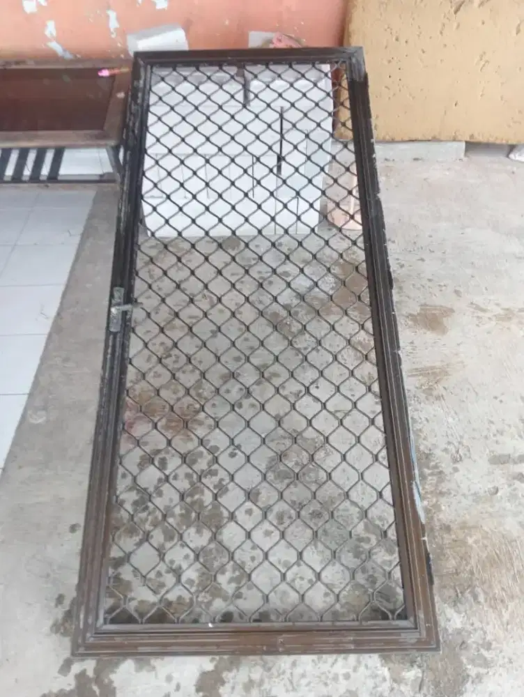Pintu tralis bekas masih bagus