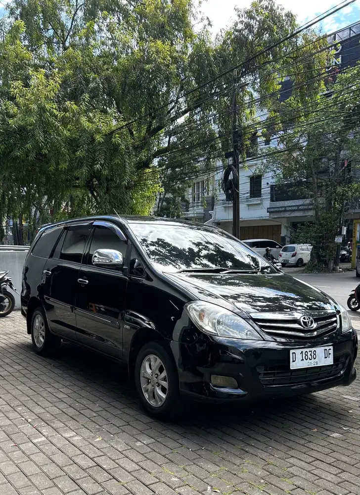 Toyota Kijang Innova 2010 Bensin