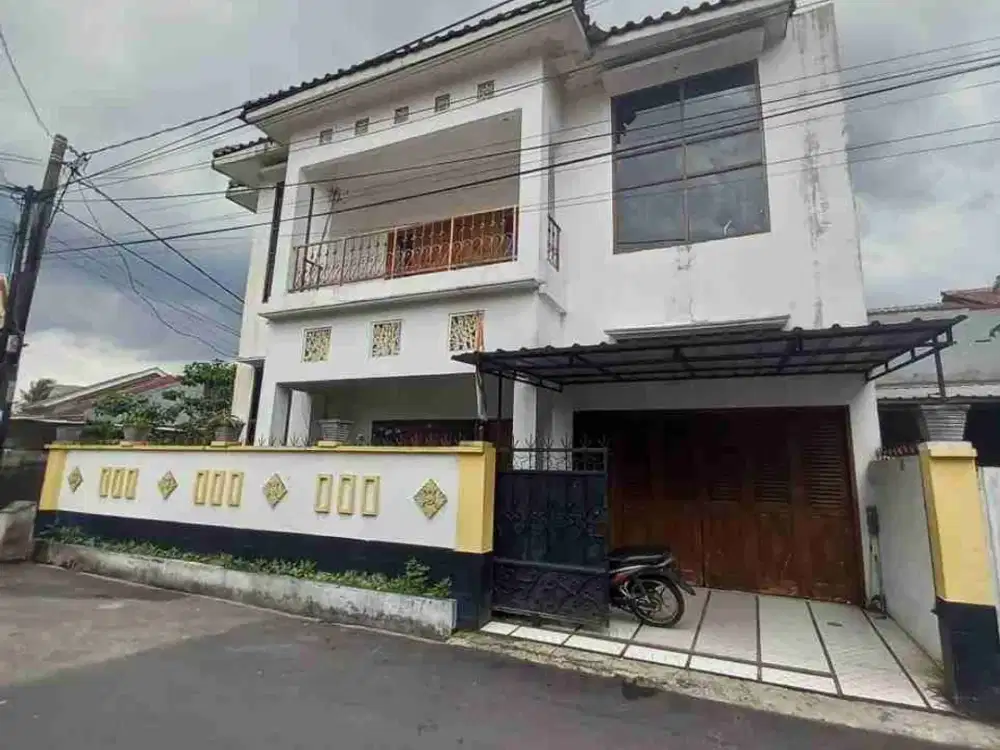 Rumah Besar Komplek di Pondok Gede