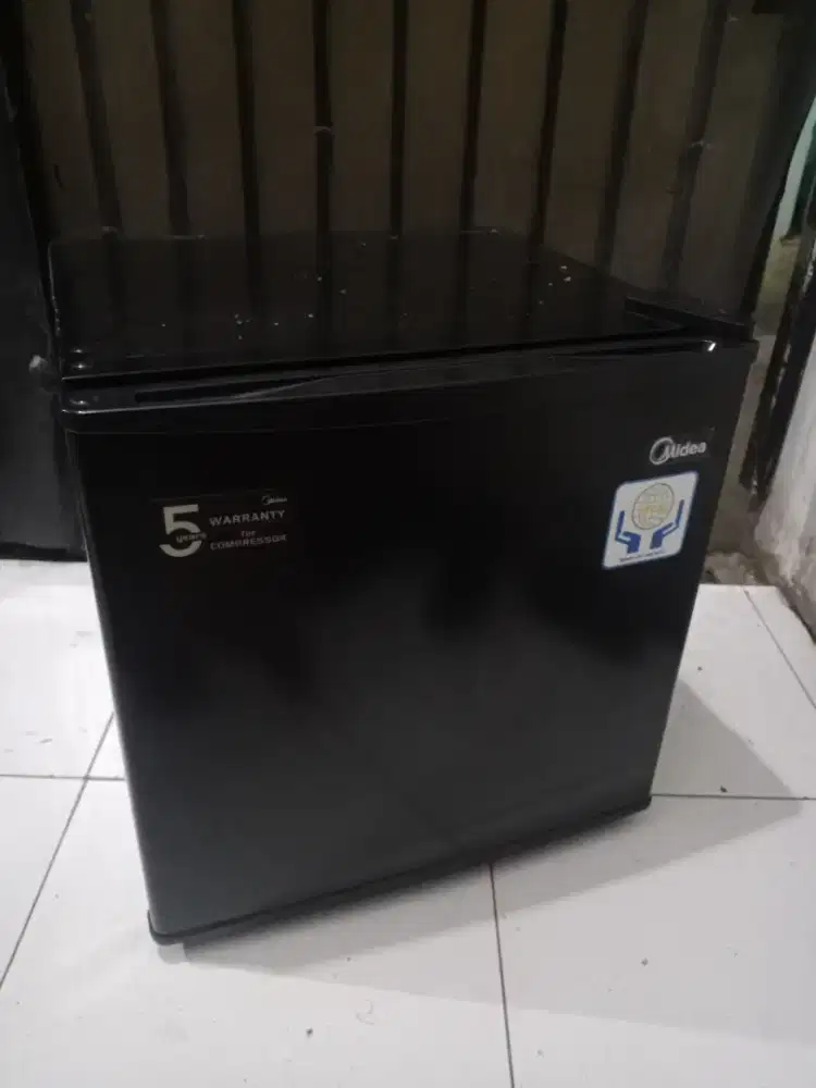 KULKAS MINIBAR MIDEA LIKE NEW