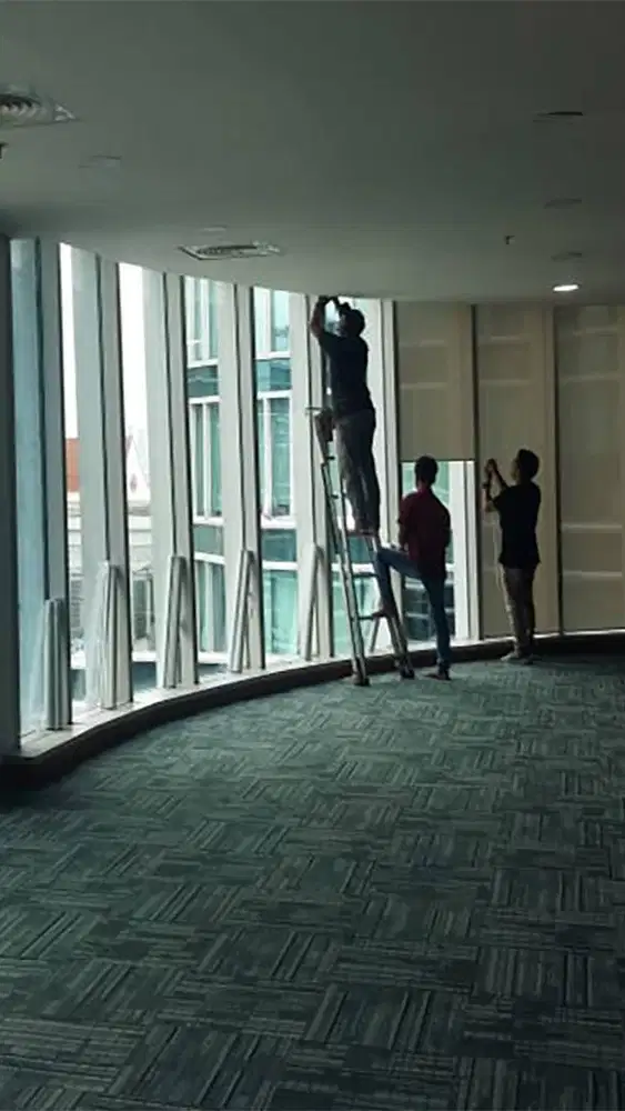 Pemasangan gorden, karpet lantai kantor, cuci sofa dan karpet