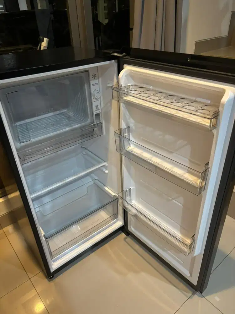 Dijual Cepat Kulkas Lemari Es AQUA SANYO 1 Pintu AQR D205