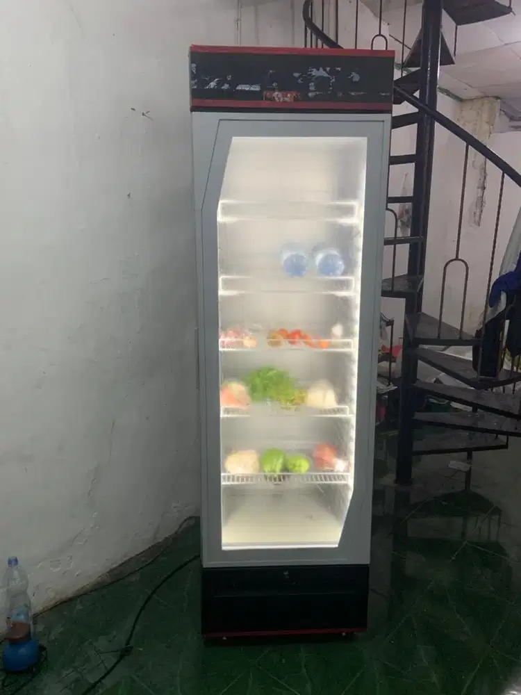 Showcase pendingin inverter