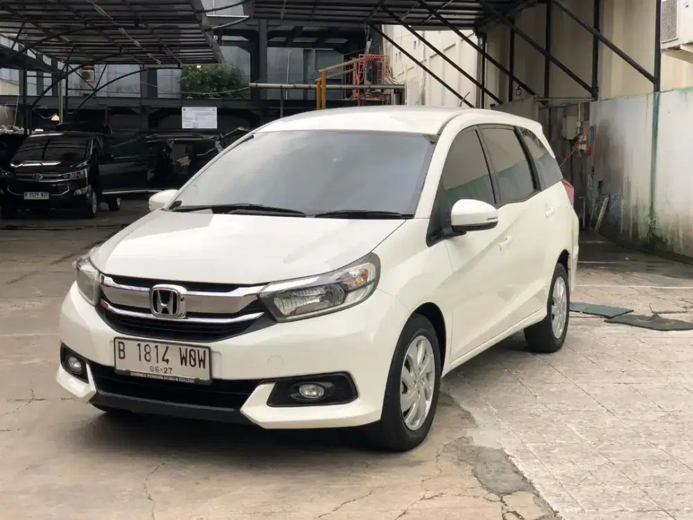 Yang cari serius Honda Mobilio 2017 Matic  putih