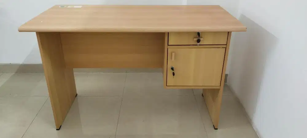 Meja Kantor Like New