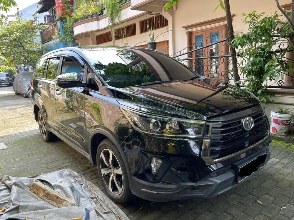 Toyota Kijang Innova Venturer Bensin Matic th 2022 Last Edition Hitam