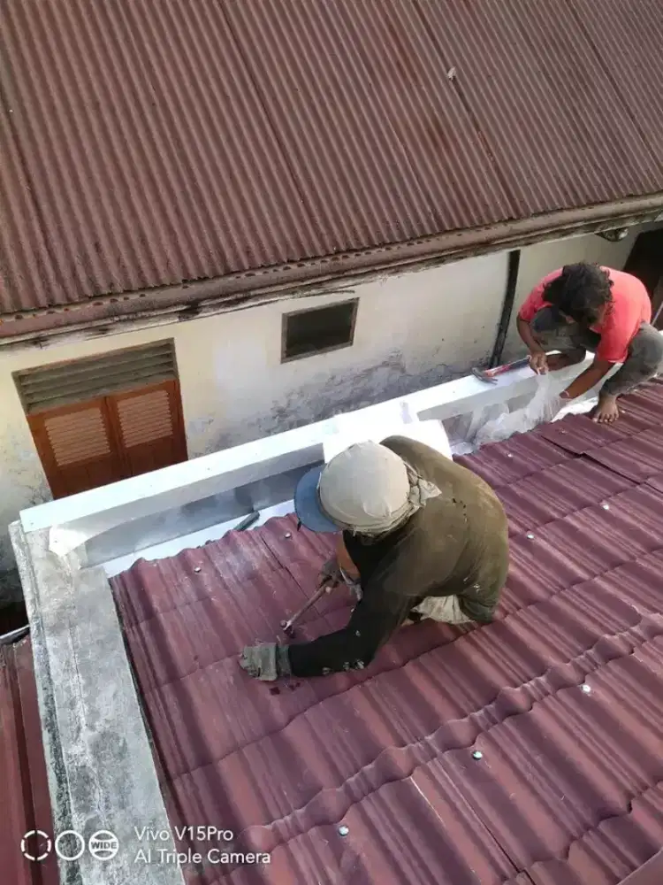 Jasa tukang services talang dan perbaikan kebocoran .