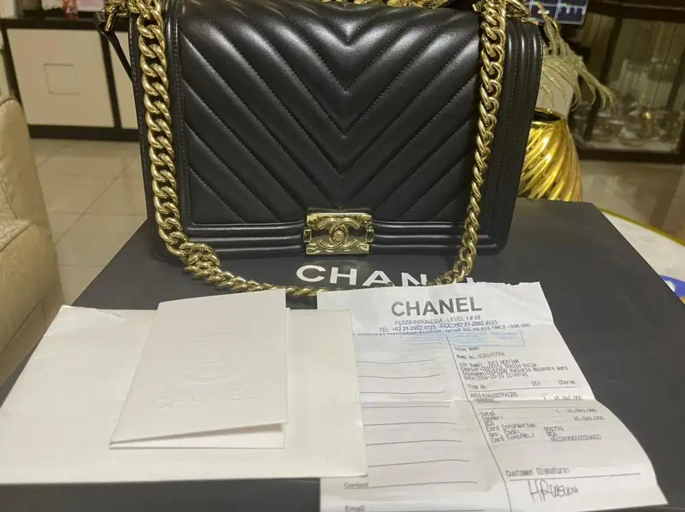 Preloved Tas Chanel Boy Black Chevron Gold
