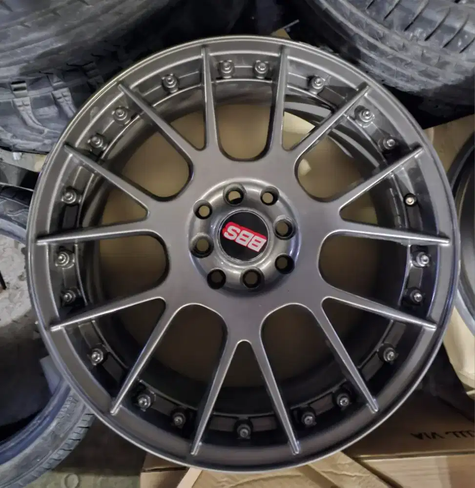 Velg BBS CHR R17 PCD4x100/114.3 Gunmetal. Lebar 7.5 ET 40. Velg 4pcs.