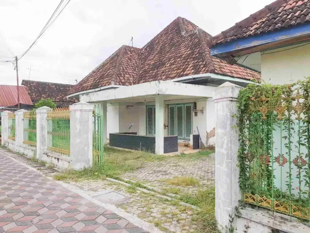 Rumah Hook Luas 791 m2 di Jl.  Anjasmoro Madiun Dekat Alun Alun Cocok Untuk Aneka Usaha