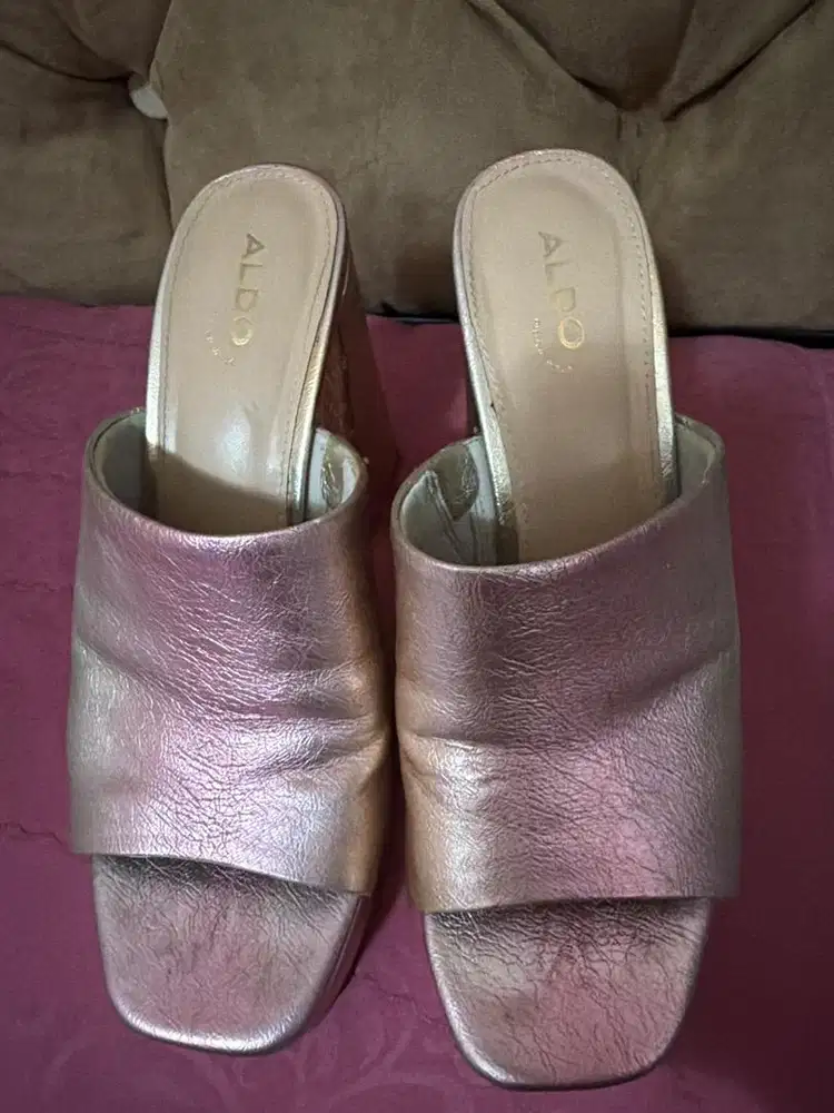 Sepatu/sendal merkaldo size 40