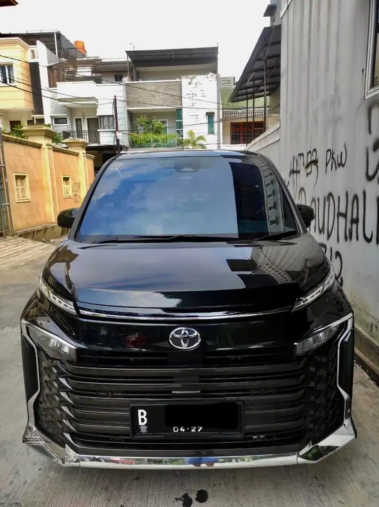 Toyota Voxy 2022 Hitam