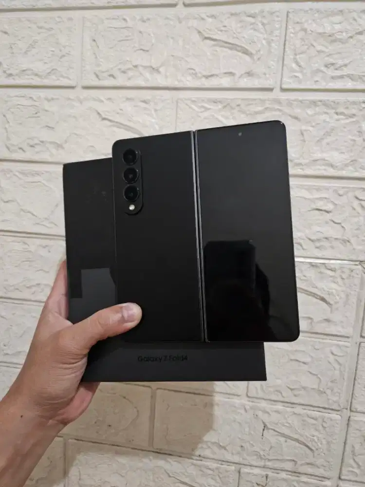 Samsung Z Fold 4 Ram 12GB/1TB Black Resmi Sein (-bercak aja)
