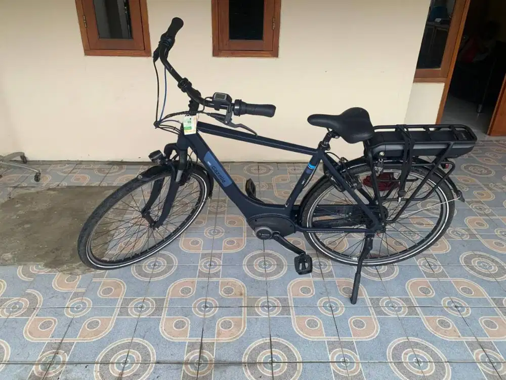 Sepeda listrik dari Belanda asli merk Gazelle dan kondisi bekas bagus.