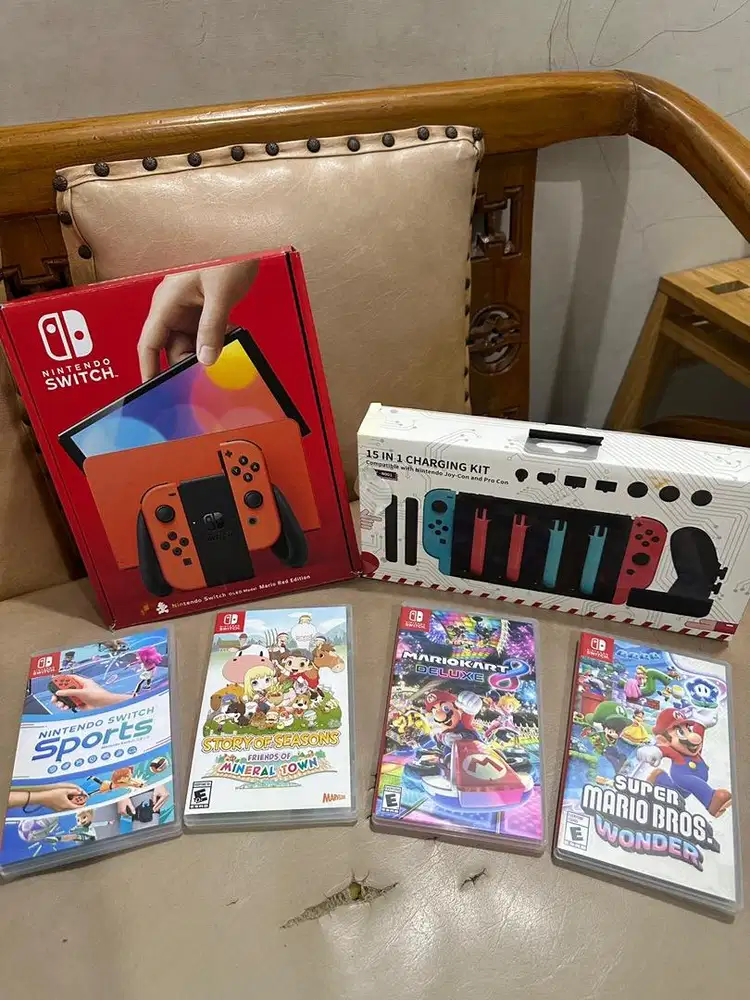 Dijual Nintendo Switch OLED (Mario Red Edition)