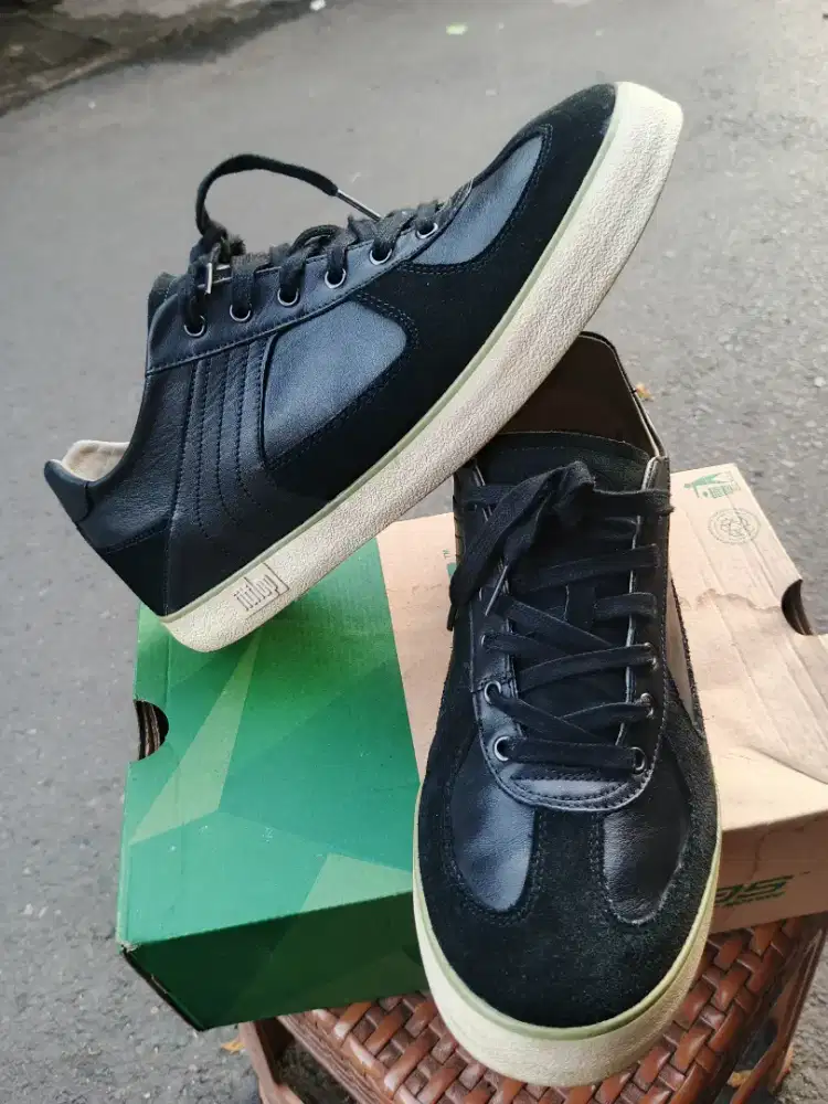Jual sepatu fitflof original size 45 bahan kulit asli originl bisa cod