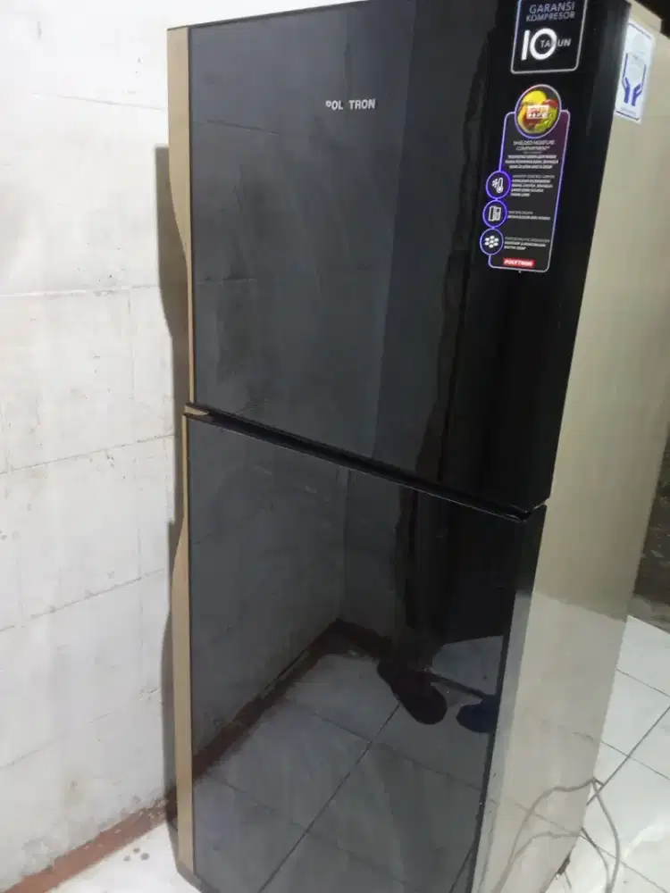 Kulkas Polytron 2 pintu