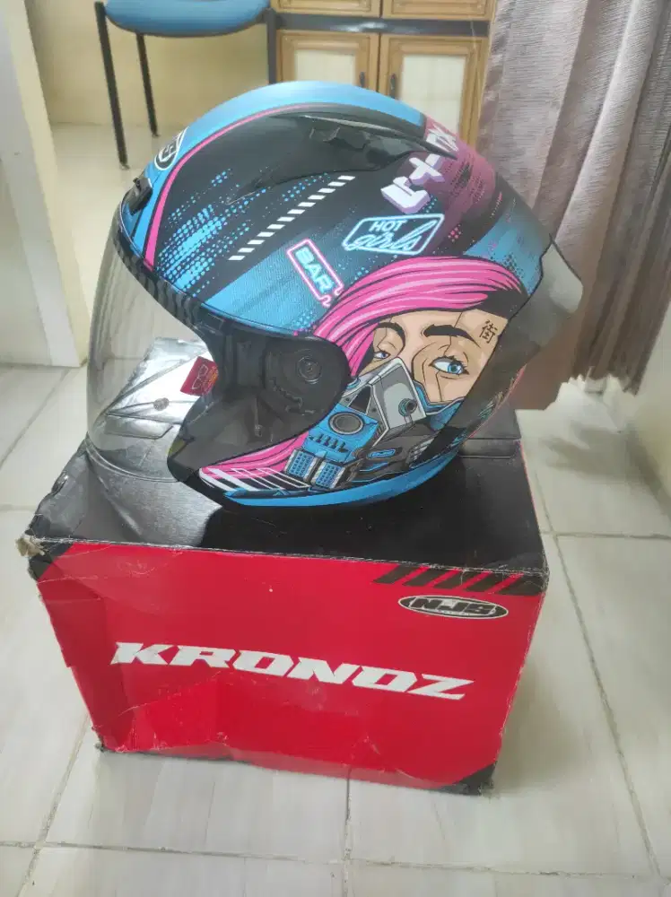 NJS KRONOZ SZ XL FIT L LIKE NEW