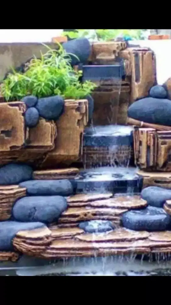 Kolam relief dan minimalis