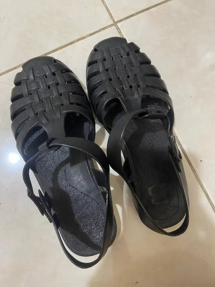 Sepatu sandal berrybenka