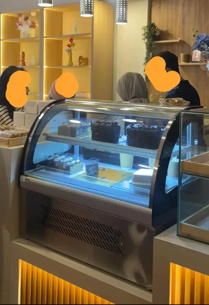 showcase pendingin kue