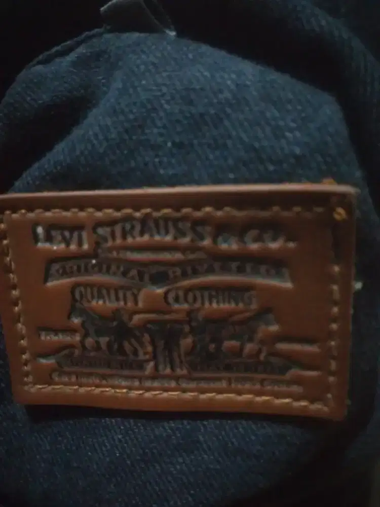 SAYA HANYA MENJUAL KENANGAN YANG PERNAH BERSAMA SAYA