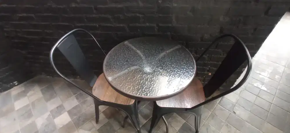 Kursi cafe merek Sapporo Allora dan Meja cafe bulat Soleil 60cm