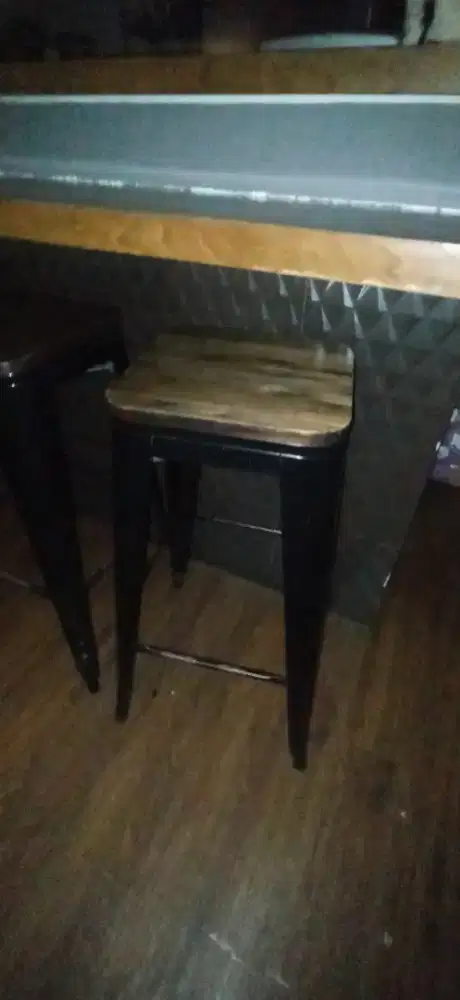 Bangku Bar Kayu Informa London Hitam