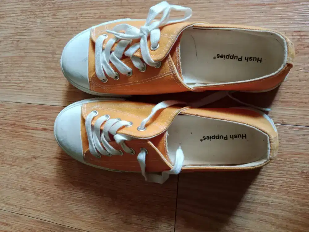 Dijual sepatu hush puppies size 40 wanita