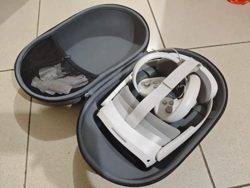 PICO VR 4 128GB + Case