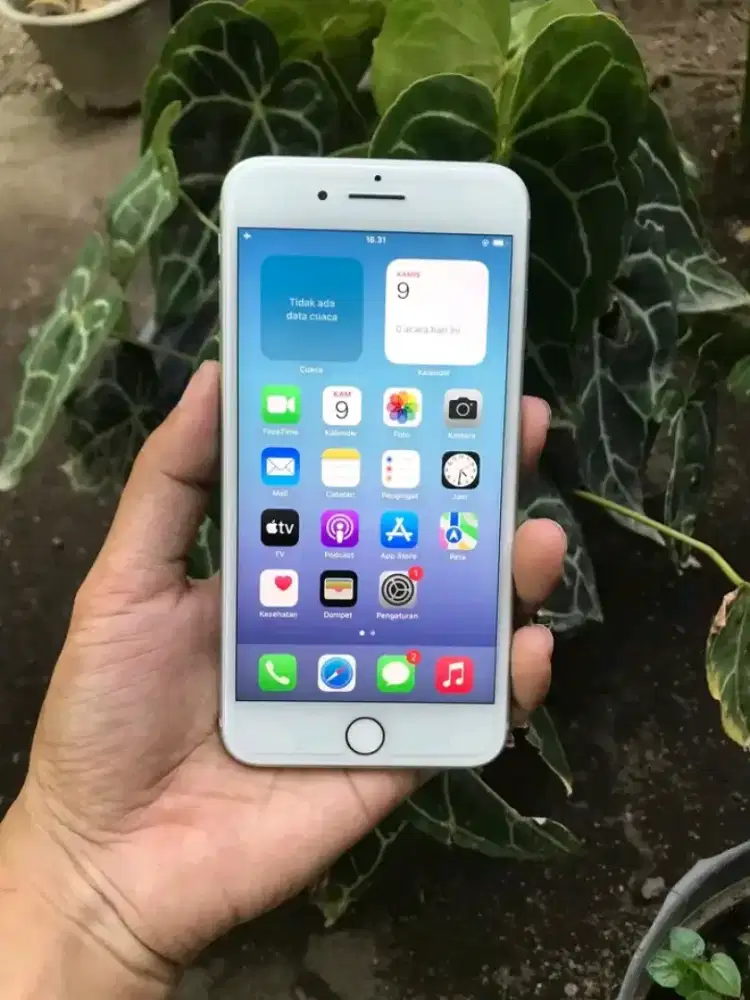 iPhone 8 plus 64 GB iBox