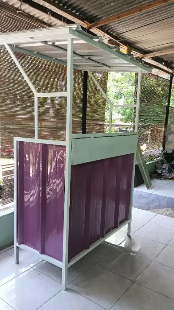 Container booth semi