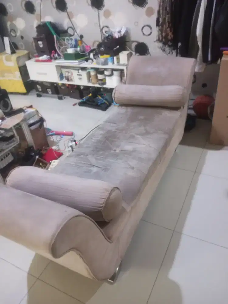 Jual borongan 2 buah sofa, 1 bisa sofa bed, 1 sofa biasa + meja kaca
