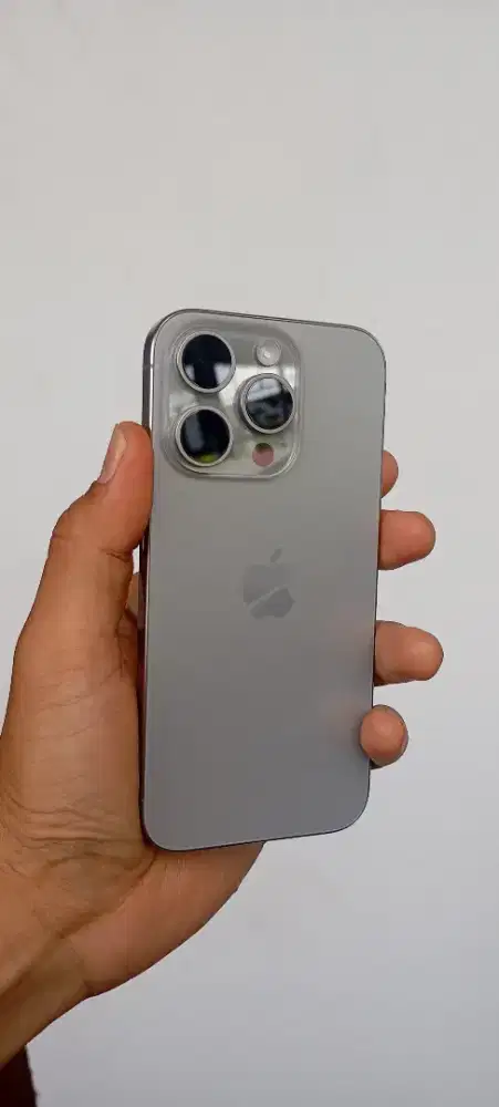 Iphone 15 Pro 128 + charger USB C ex Ibox