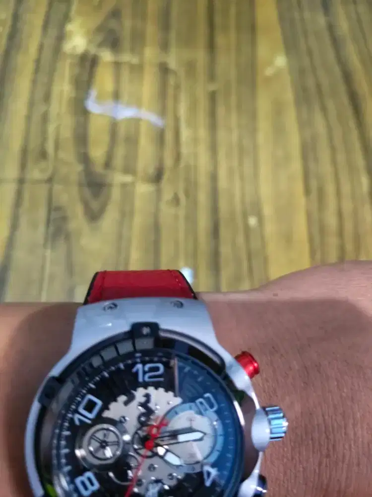 Jam tangan kulit warna hitam merah
