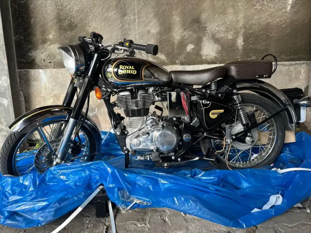 Royal Enfild Classic 500 (chrom black)