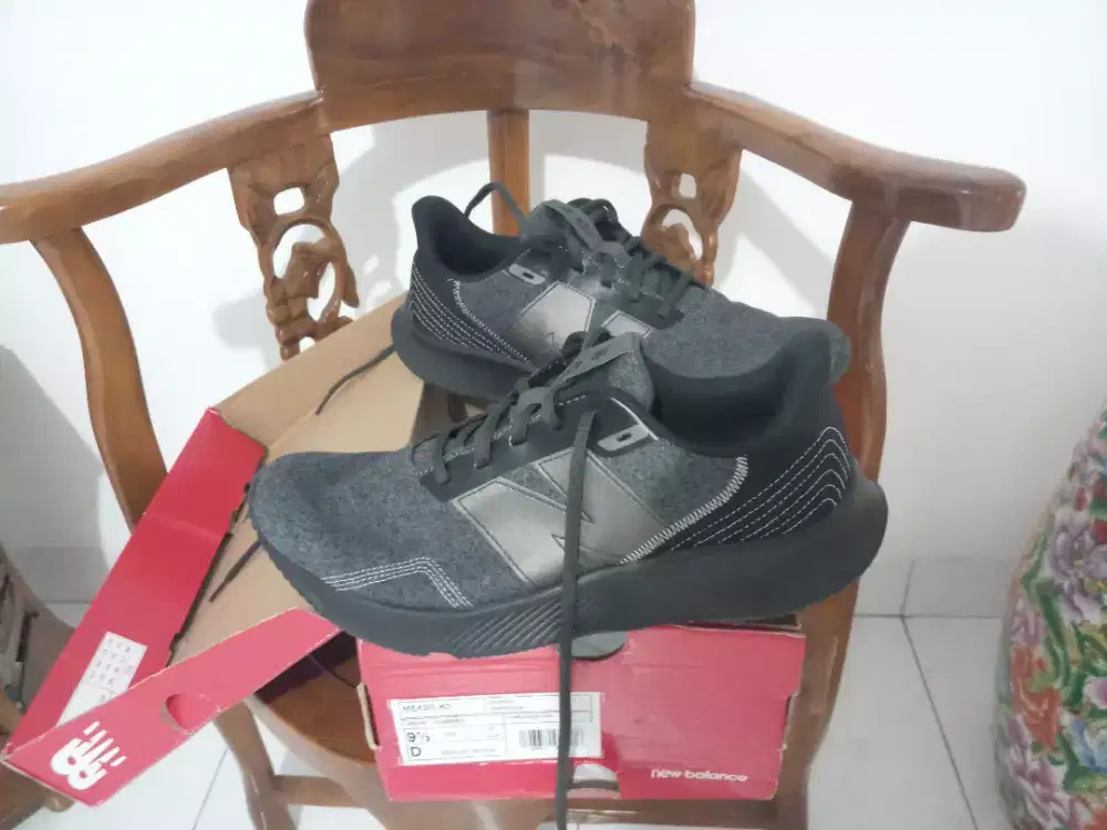 Sepatu New Balance Black Grey Size 43