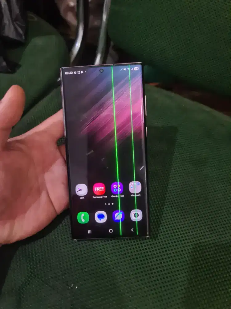 S22ultra minus layar dan kamera depan