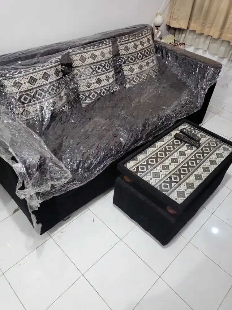 Sofa 3 Seater / 3 Dudukan Central Sofa Include 3 Bantal + Meja Kaca