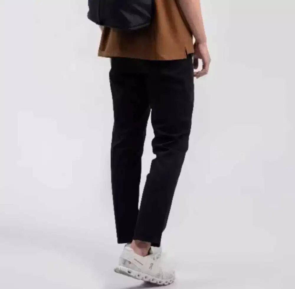 Celana Chino Hitam Ankle Pants Size 32 Hitam pingang elastis lebar+4cm