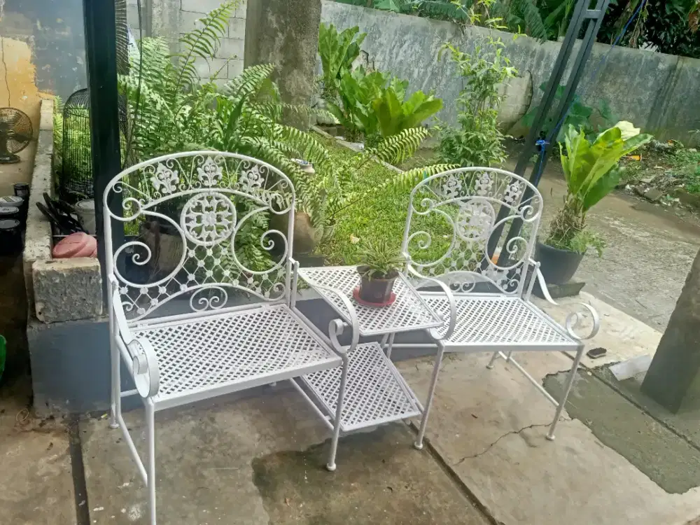 Kursi Teras Besi Satu Set Vintage