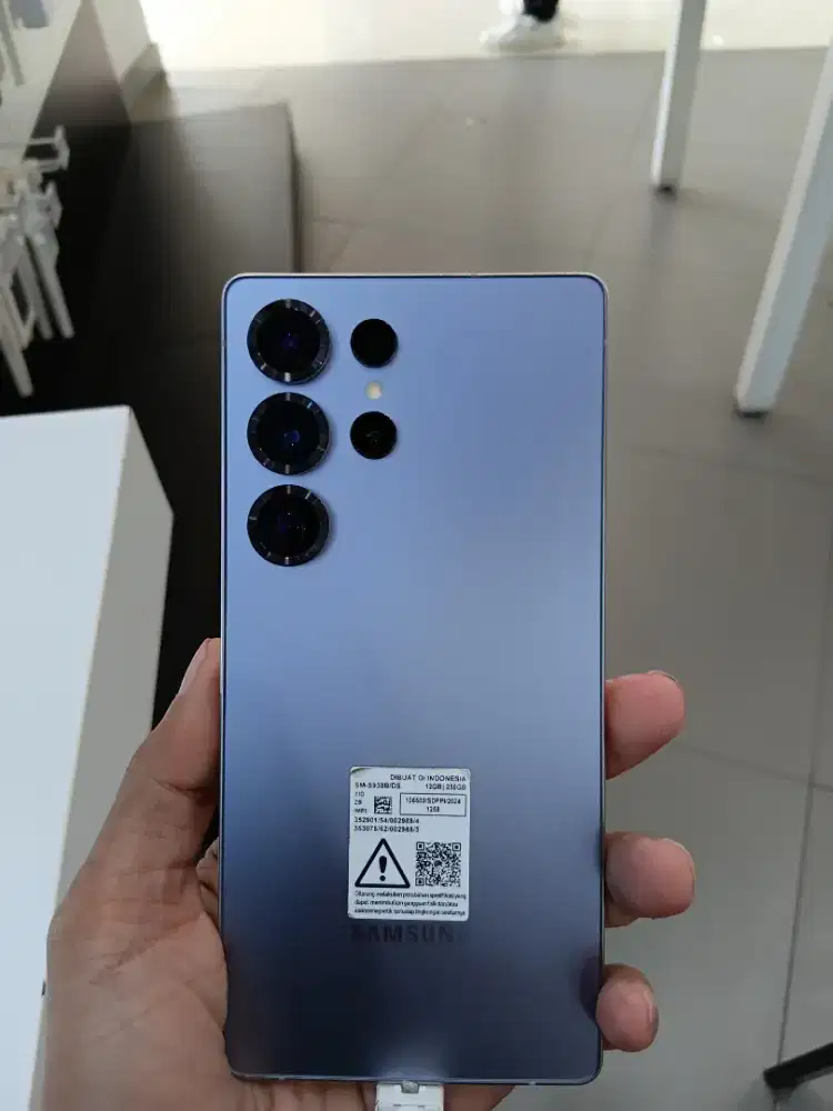 Galaxy S25 Ultra (BNIB)