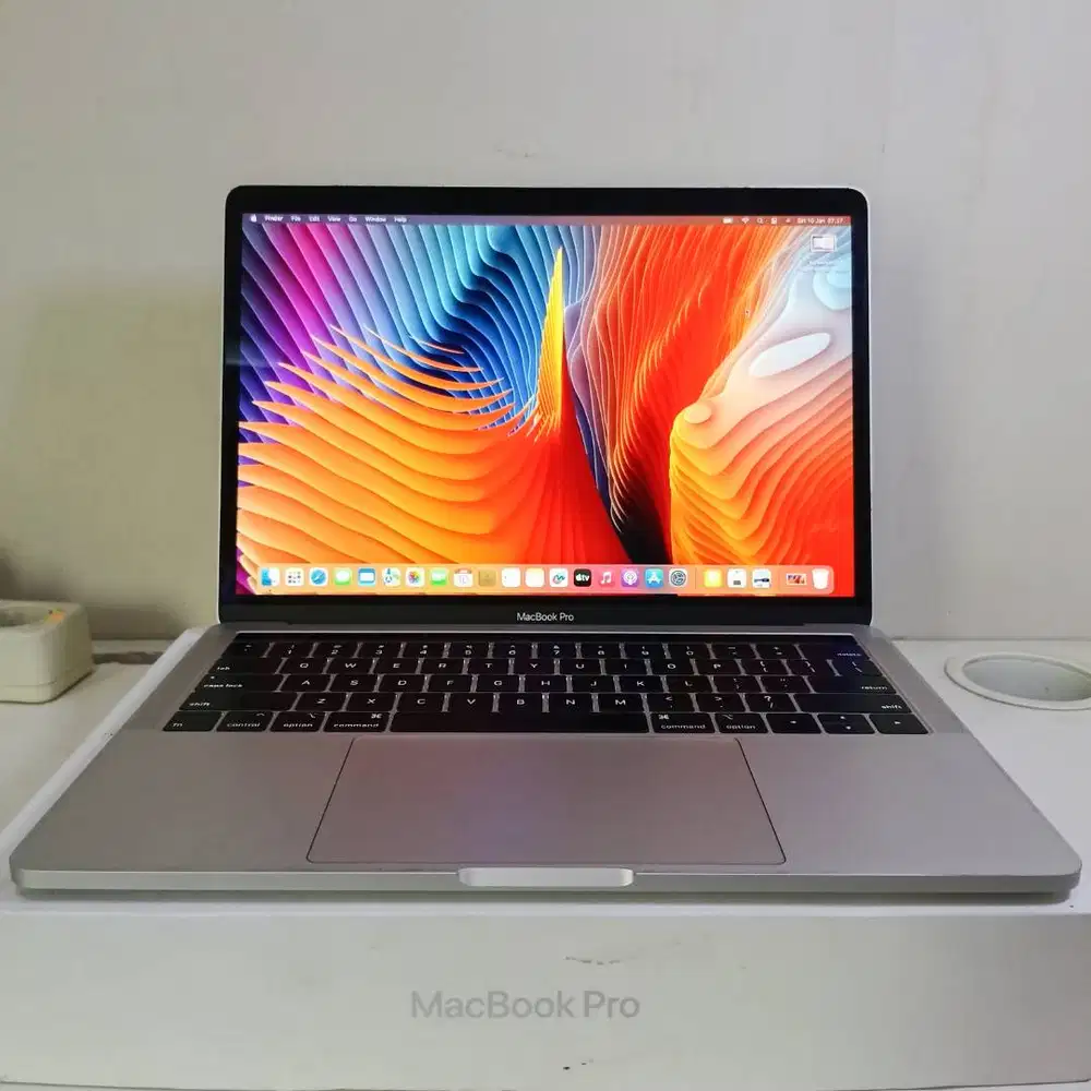 Macbook Pro 2019 Touchbar FREE MAGIC MOUSE - i5 8GB 256