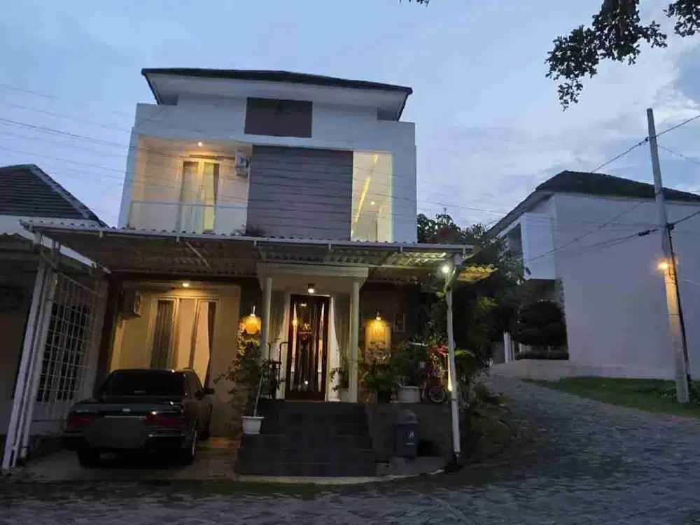 RUMAH CANTIK DI PERUM EAGLE HILLS MANGUNHARJO TEMBALANG SEMARANG